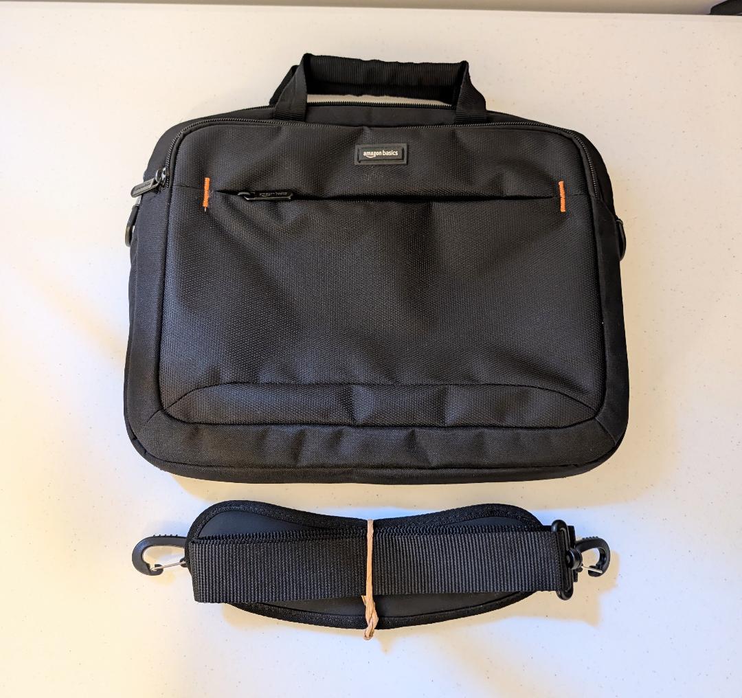 Amazon Basics 14" Tablet Bag