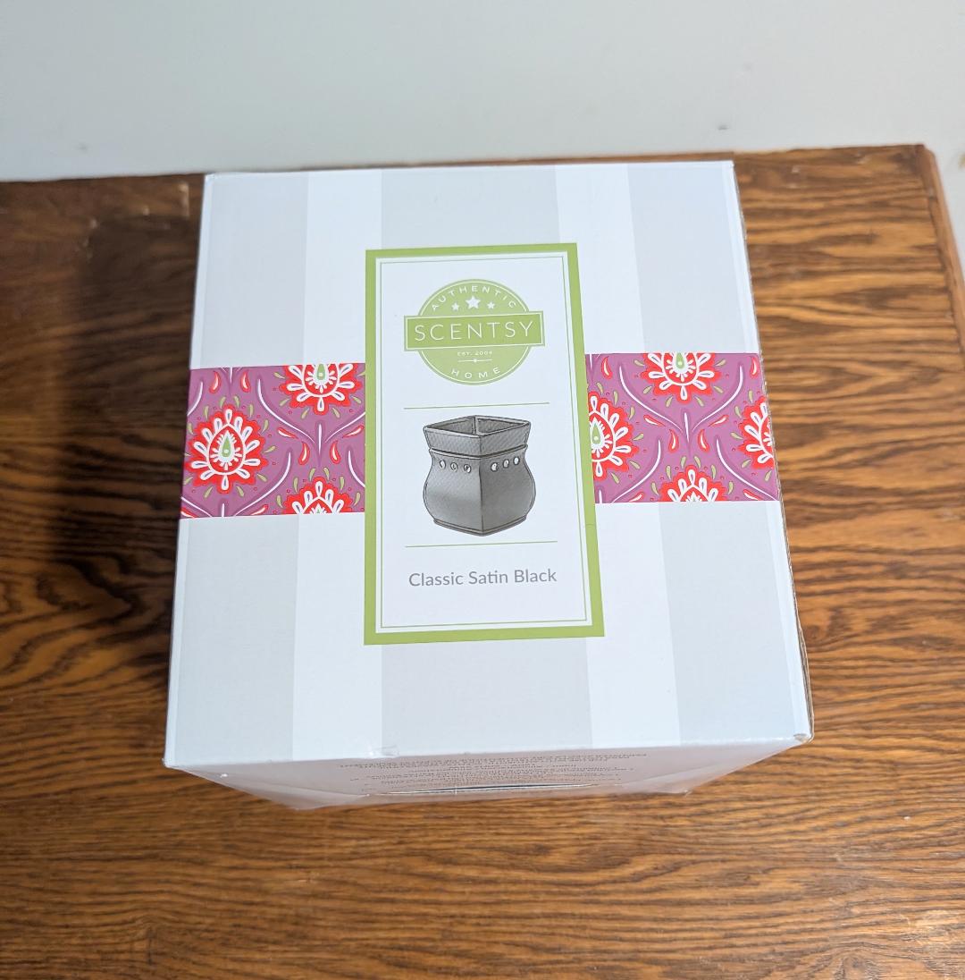 Scentsy Classic Satin Black Curve Wax Warmer